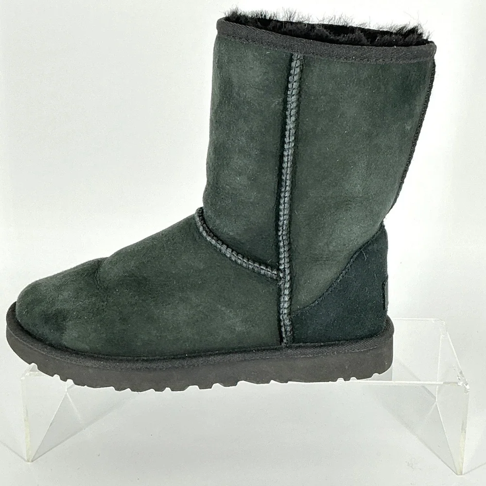 UGG Australia Size 6 Classic Short II Boots‎ Black Suede Sheepskin Lined Women